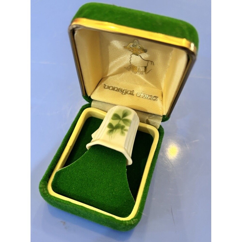 Vintage Donegal China Errigal Shamrock Porcelain Thimble 4055 Ireland w/ Box